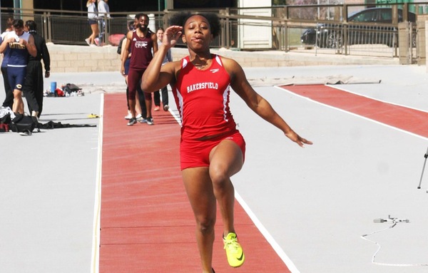 Women's Track & Field Competes at AVC Invite