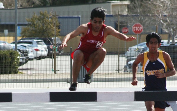 Men's Track & Field Competes at AVC Invite